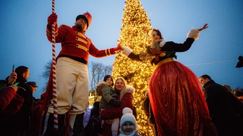 Mesebeli hangulat Szatmárnémeti régi főterén – megnyílt a karácsonyi vásár