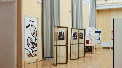 Casa Meșteșugarilor, gazda unei expoziții inedite care cuprinde lucrări din mai multe domenii ale artelor vizuale