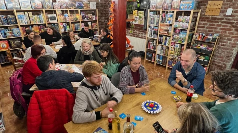 ,,Noaptea jocurilor de societate’’, proiect câștigător în cadrul inițiativei Com’ON Satu Mare, a reunit zeci de sătmăreni