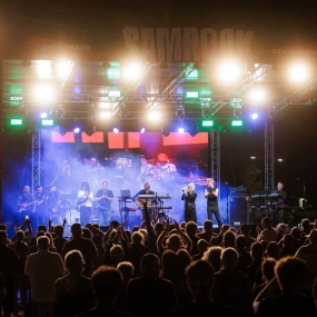 A SamROCK generációkat hozott össze az Október 25. téren! Szenvedély és rock minden mennyiségben!