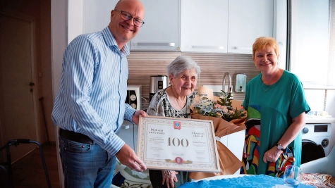 Doamna Terezia Staicu, sărbătorită la împlinirea vârstei de 100 de ani
