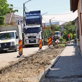Reparații trotuare și carosabil pe strada Prunilor