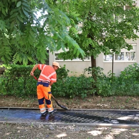 Continuăm lucrările de modernizare a trotuarelor și străzilor din oraș