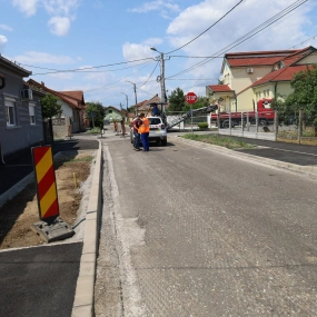 Continuăm lucrările de modernizare a trotuarelor și străzilor din oraș