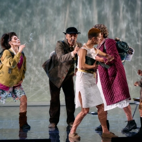 Invitație la teatru