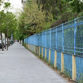 ANUNȚ PRIVIND ORGANIZAREA LICITAȚIEI PUBLICE CU STRIGARE ÎN VEDEREA VALORIFICĂRII UNOR MATERIALE REZULTATE ÎN URMA DEMONTĂRII GARDULUI DIN GRĂDINA ROMEI ȘI A BALUSTRADEI DE PE PODUL GOLESCU