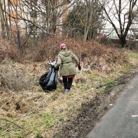 A szociális segélyben részesülők végzik a rájuk bízott feladatokat.